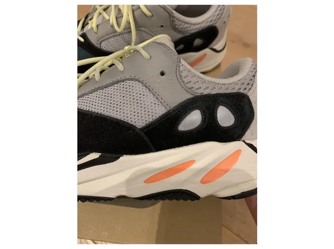 Adidas Yeezy boost wave runner 700 gris sólido Negro Naranja Verde oscuro 
