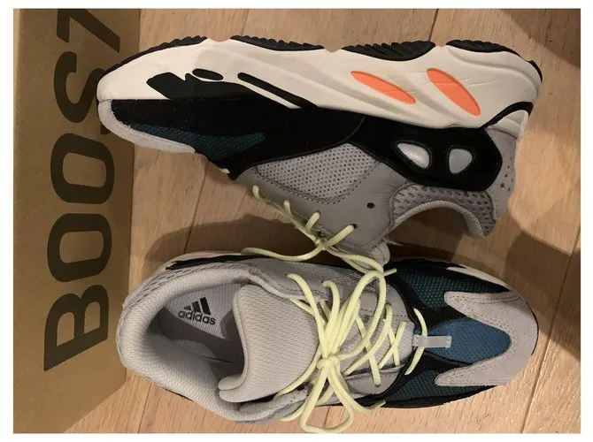 Adidas Yeezy boost wave runner 700 gris sólido Negro Naranja Verde oscuro 