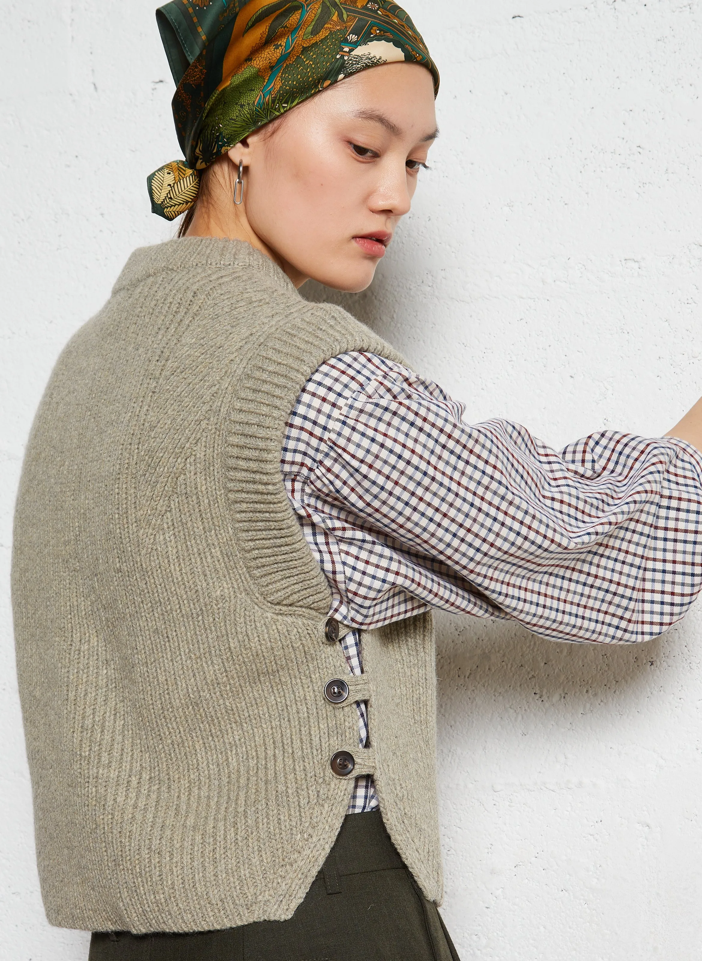 ALKY  JERSEY CORTO SIN MANGAS DE LANA CON CUELLO REDONDO EN GRIS