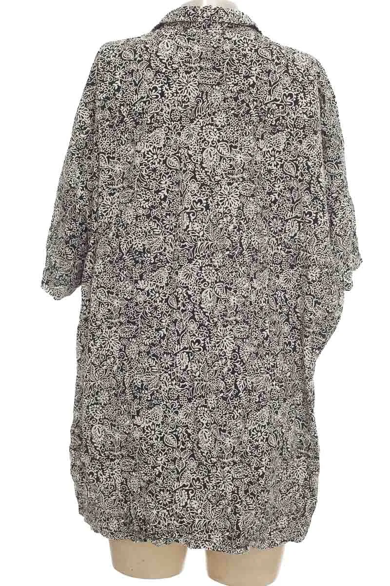 BLUSA COLOR NEGRO  CLOSEANDO