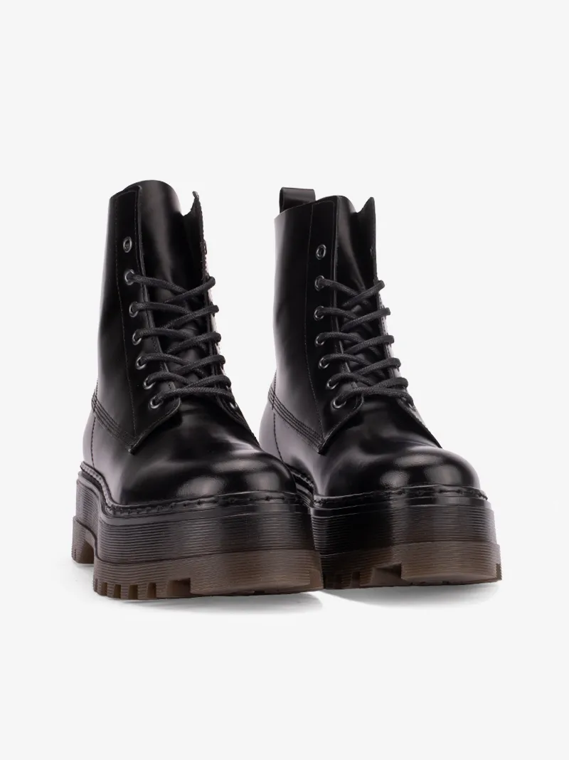 BOTA ESTILO MILITAR EM PELE POLIDA DE ATACADOR COM SOLA PLATAFORMA