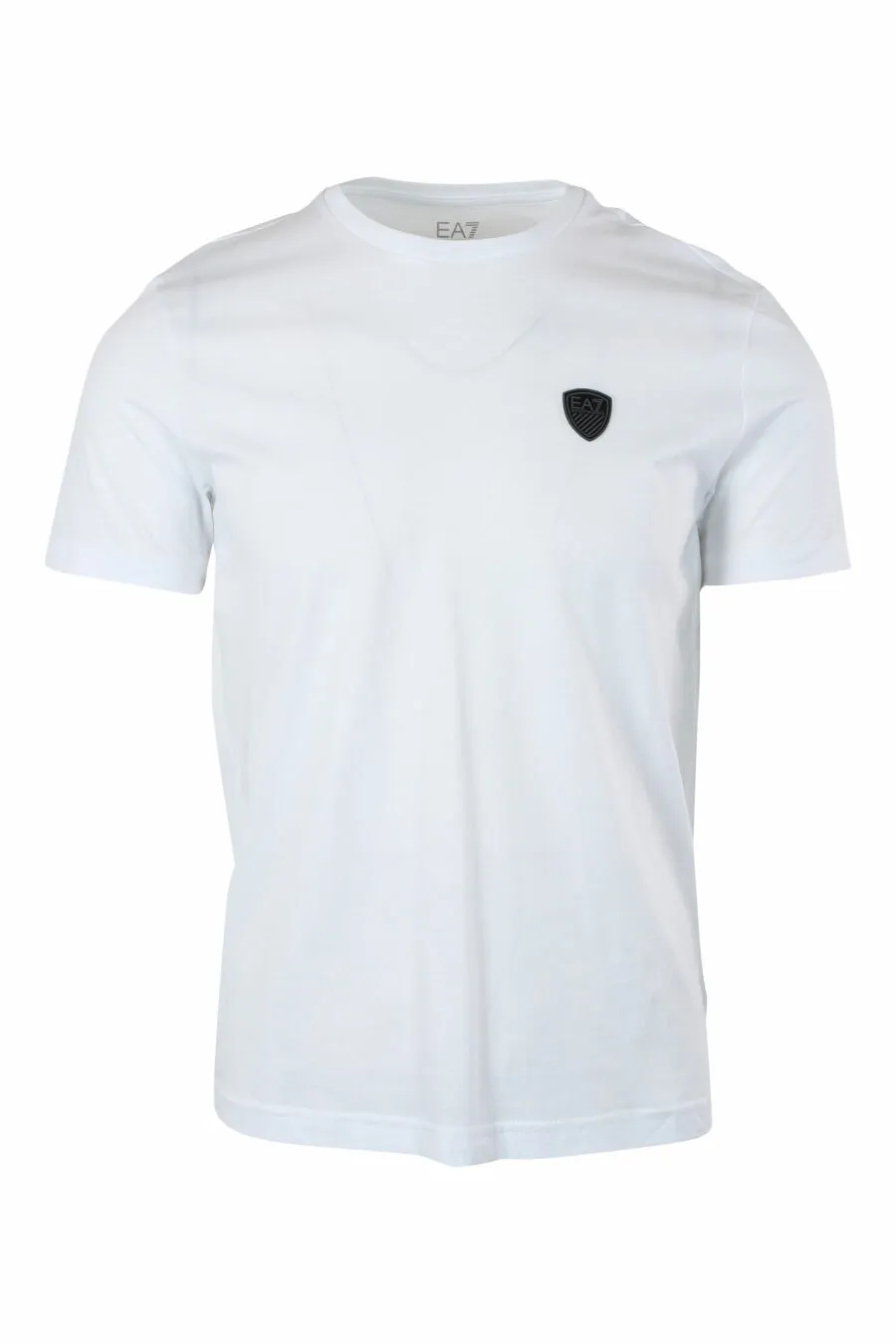 Camiseta blanca con mini placa de goma