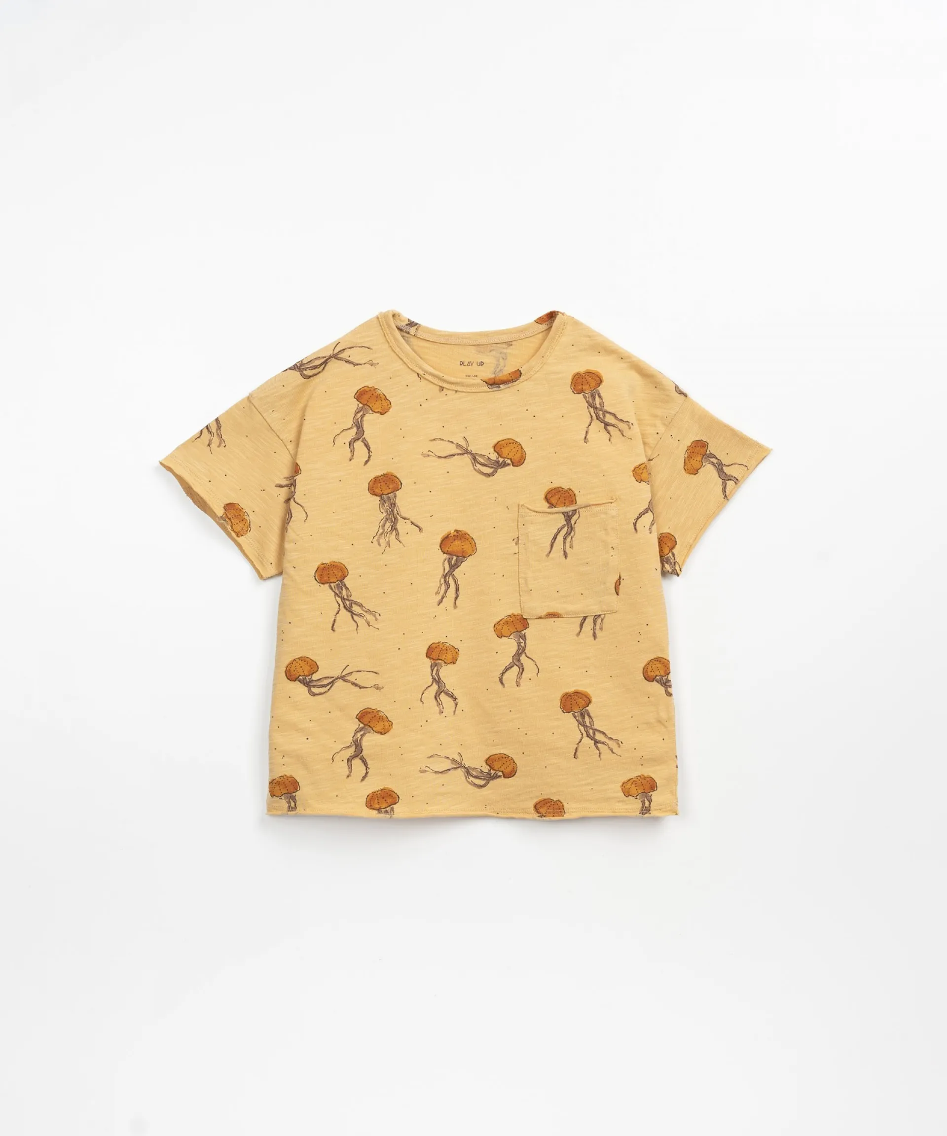 Camiseta con estampado y bolsillo en el pecho | Textile Art