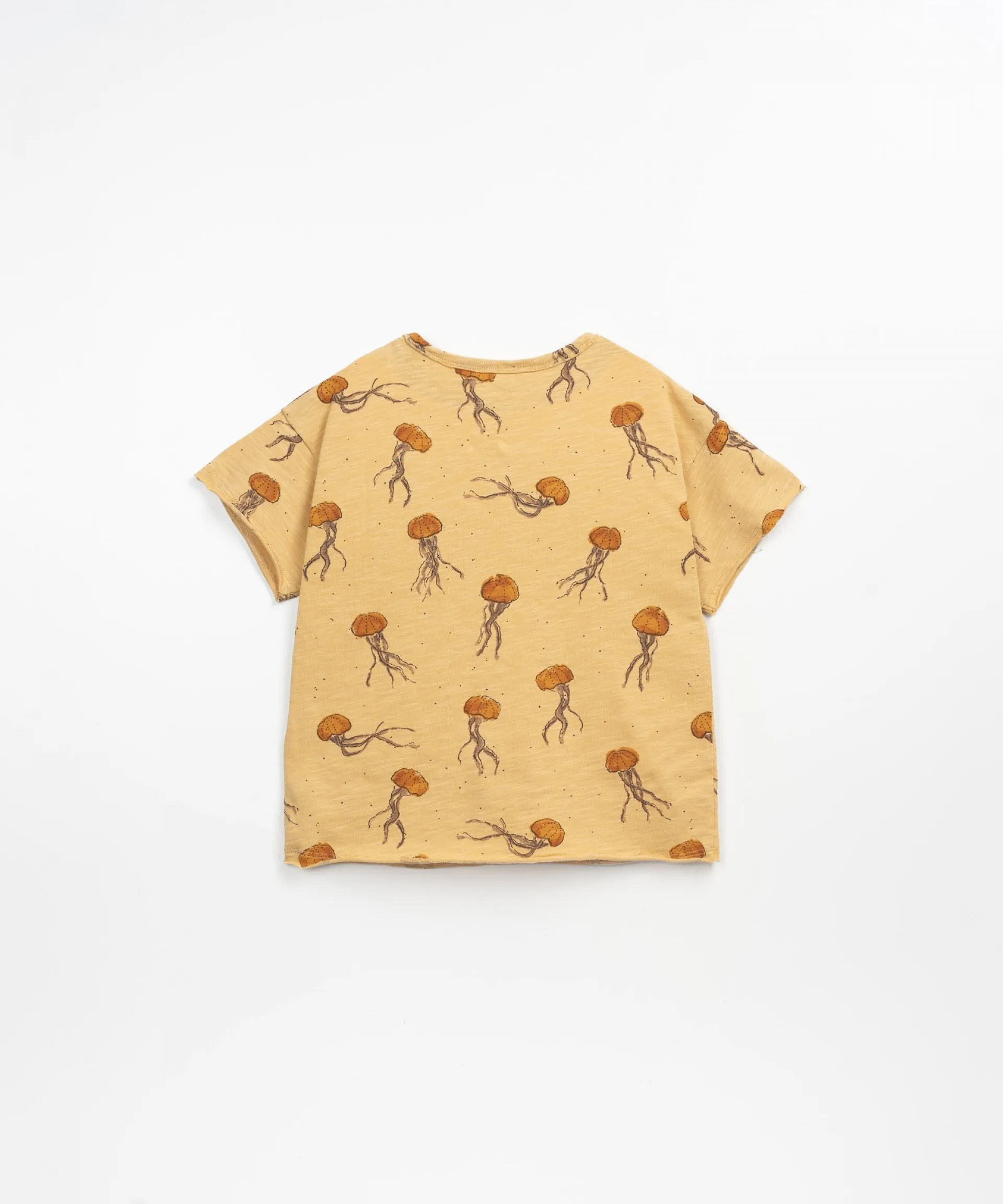 Camiseta con estampado y bolsillo en el pecho | Textile Art