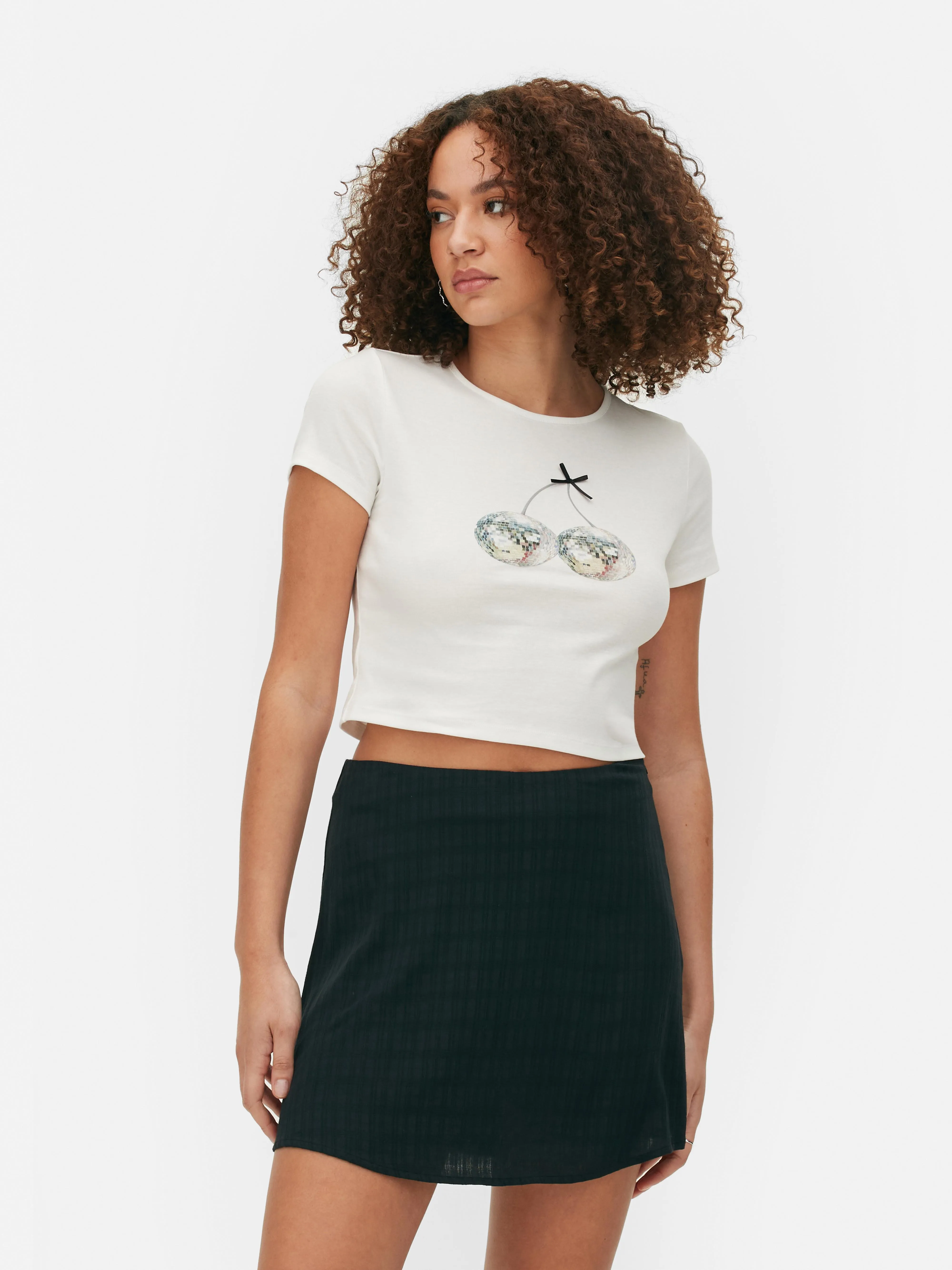 Camiseta corta con estampado gráfico