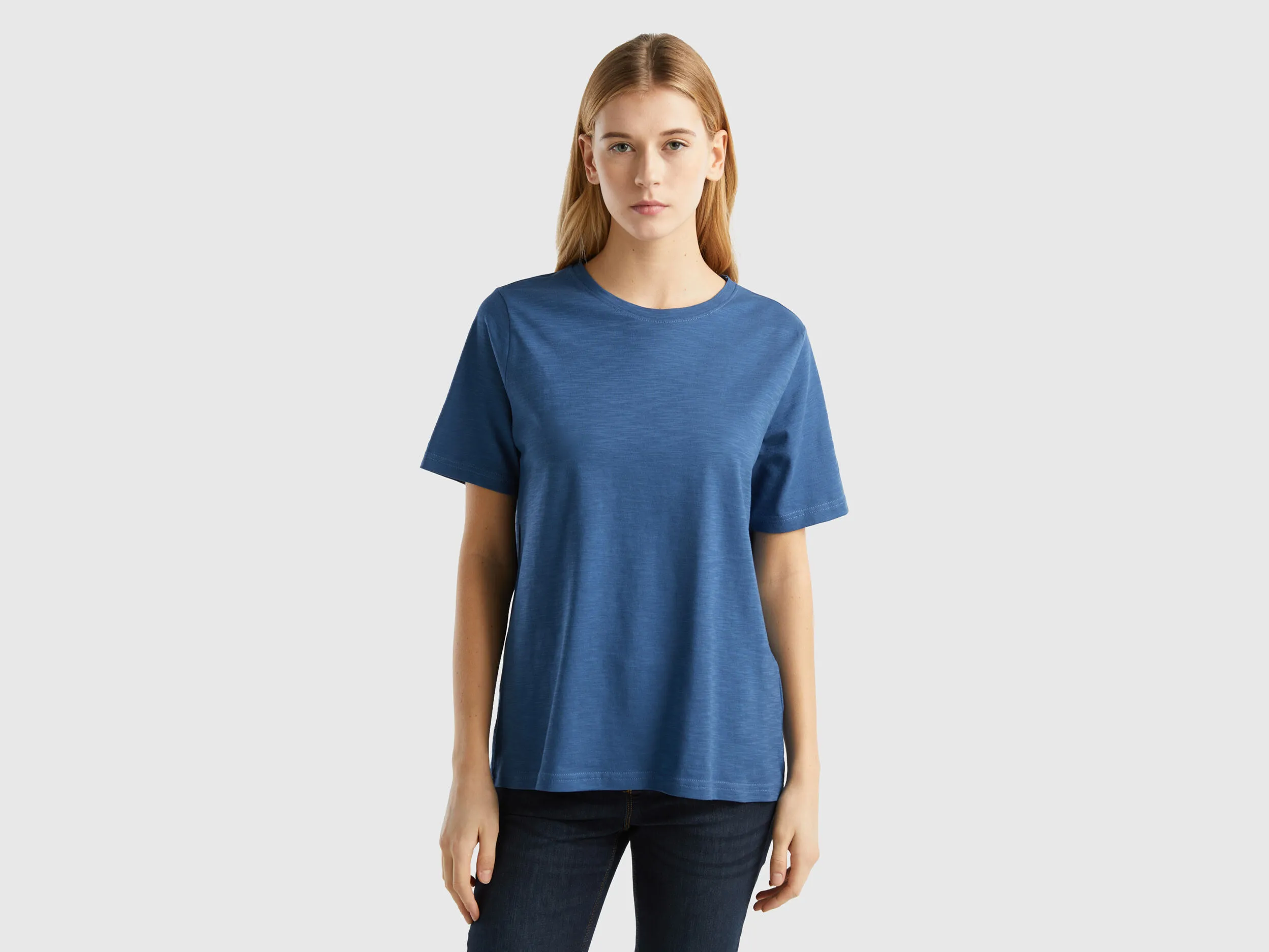 Camiseta de cuello redondo de algodón flameado