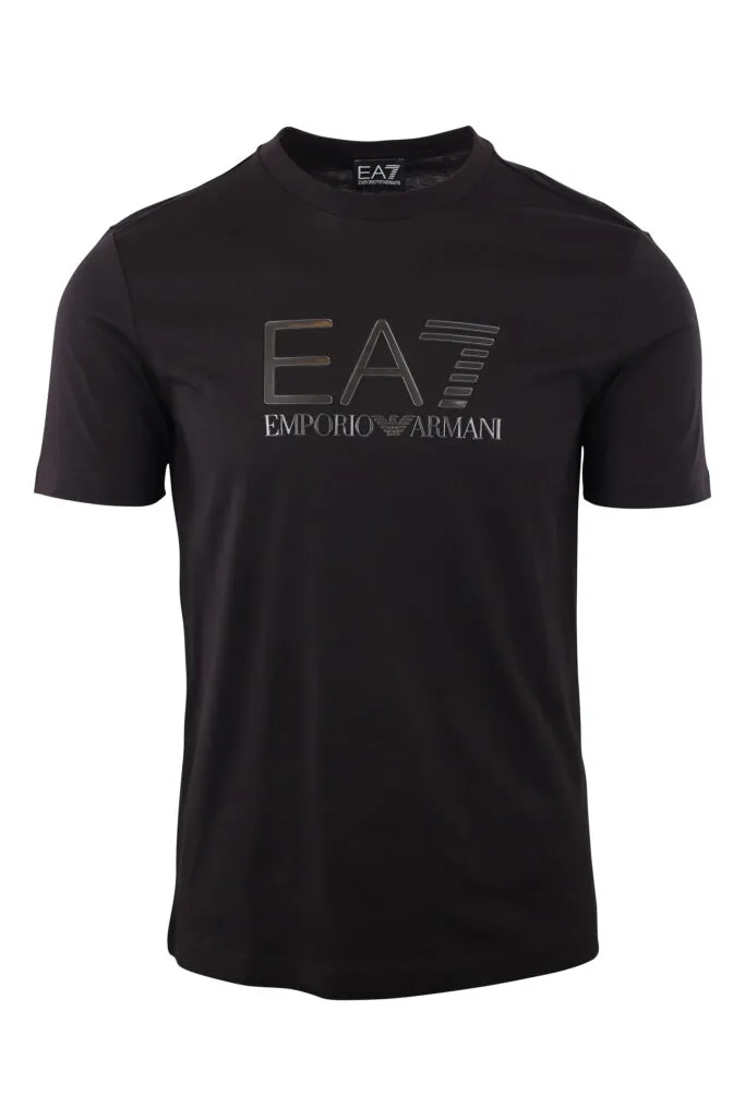 Camiseta negra con maxilogo 
