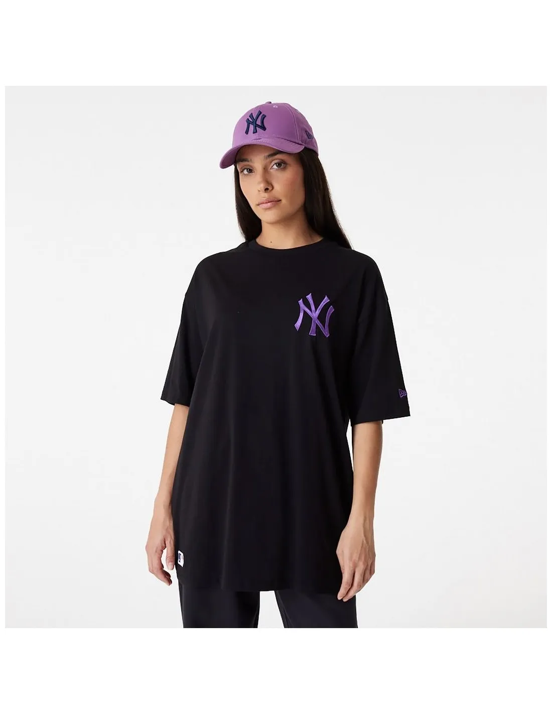CAMISETA NEW ERA NEGRA LOGO PEQUEñO  ECOOL