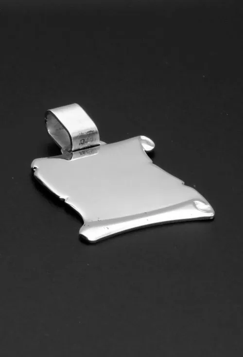 Chapa de plata pergamino 22×29 mm. 315_13408