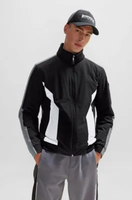 Chaqueta acolchada repelente al agua con bolsillo con detalle de la marca en la manga