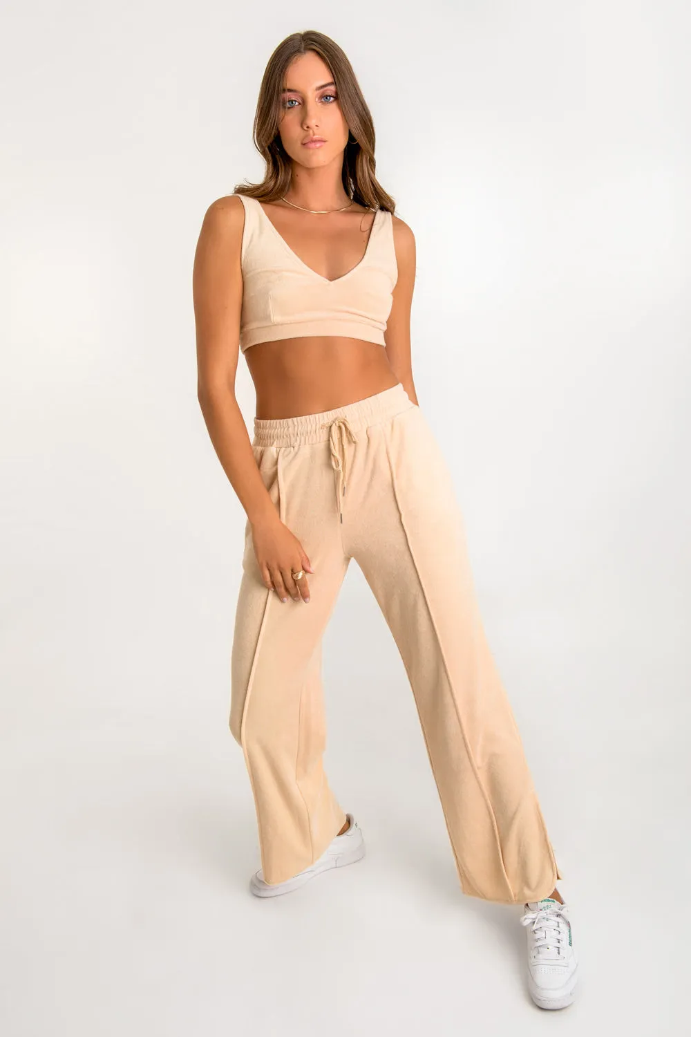Crop top ajustado escote v tirantes