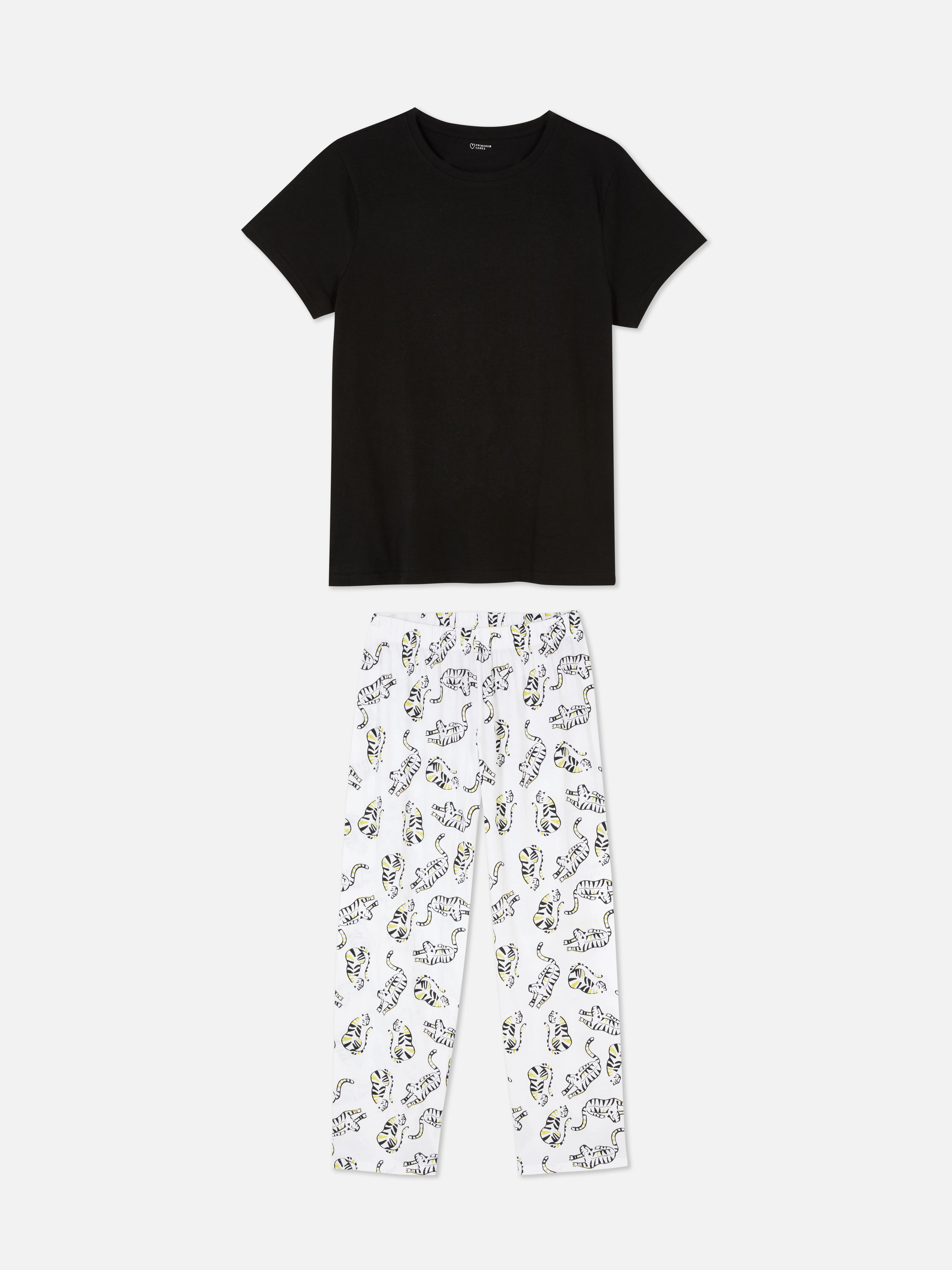Joggers y camiseta de pijama