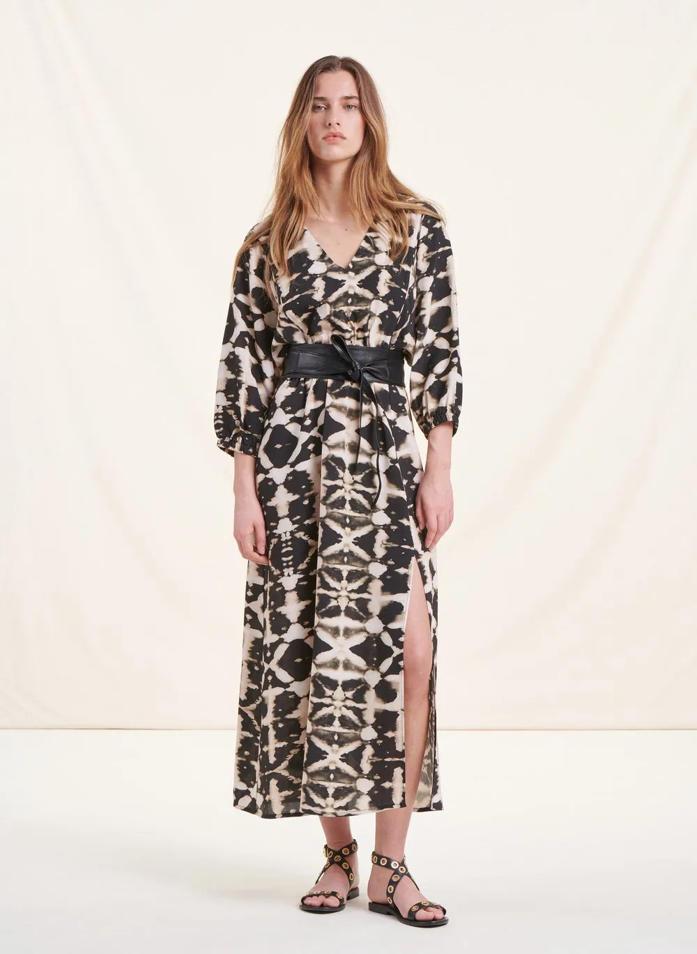LA FEE MARABOUTEE Vestido largo estampado con cuello de pico en negro