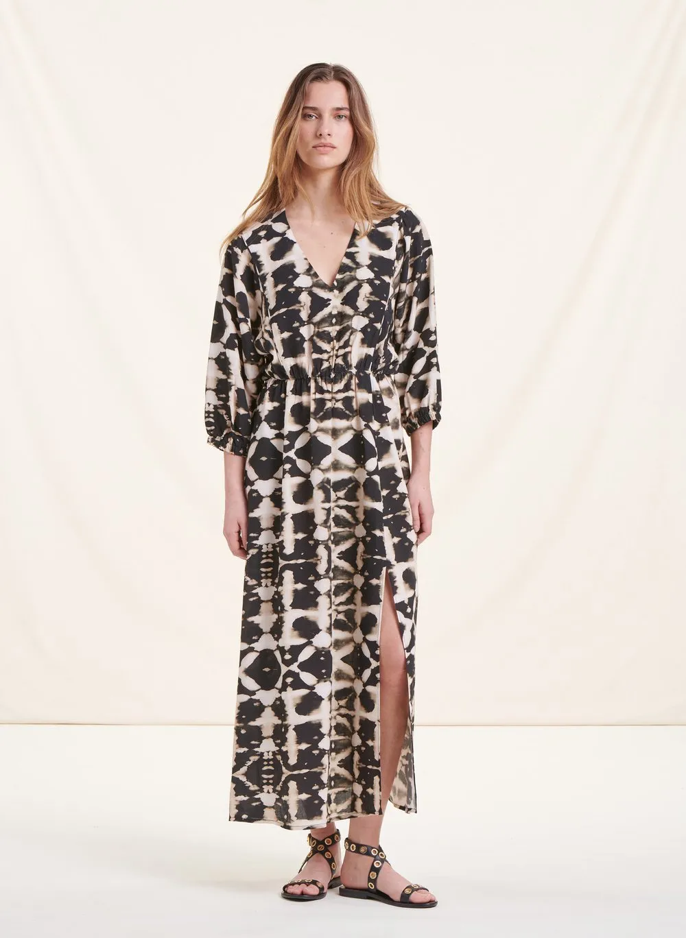 LA FEE MARABOUTEE Vestido largo estampado con cuello de pico en negro