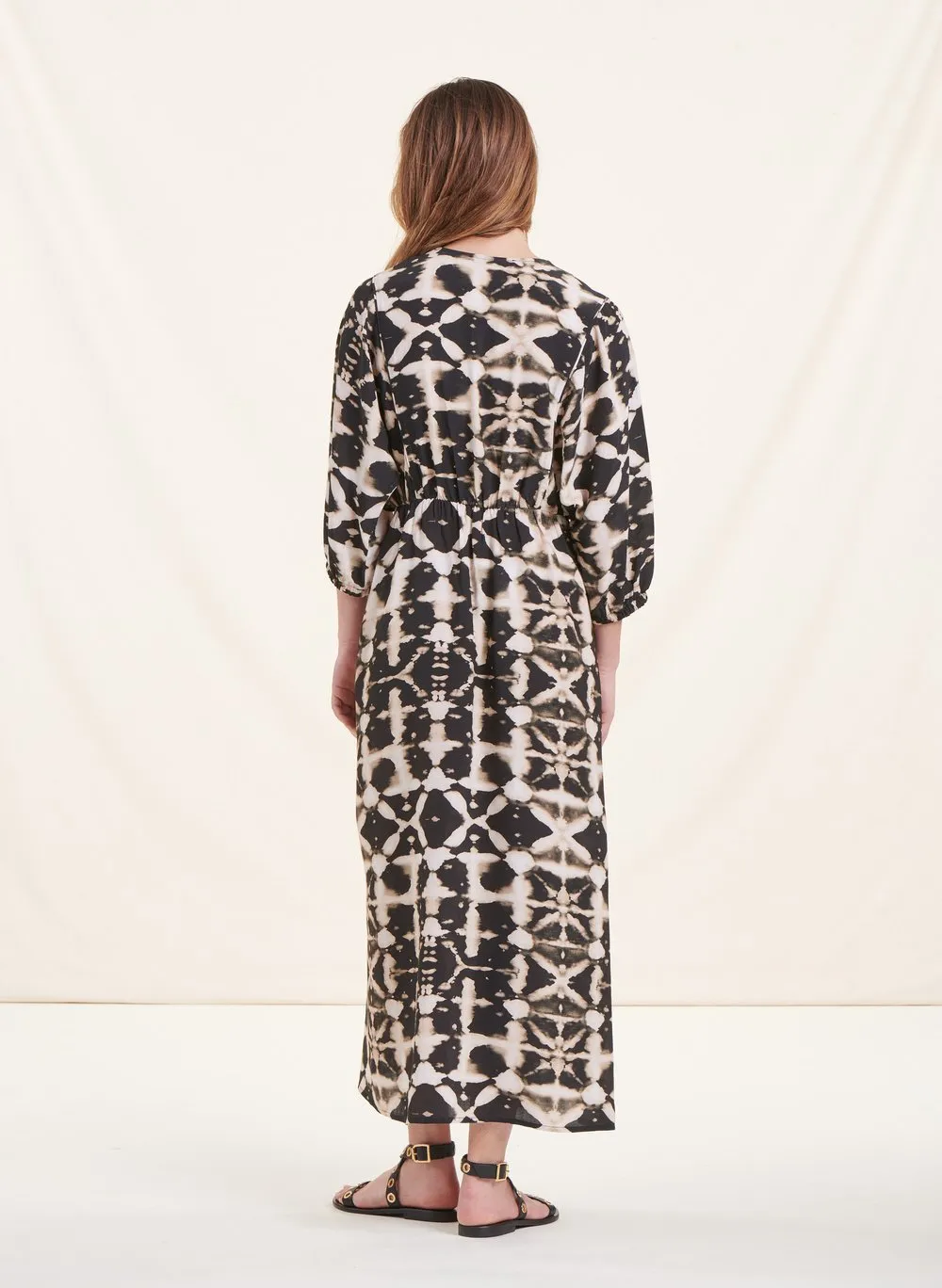 LA FEE MARABOUTEE Vestido largo estampado con cuello de pico en negro