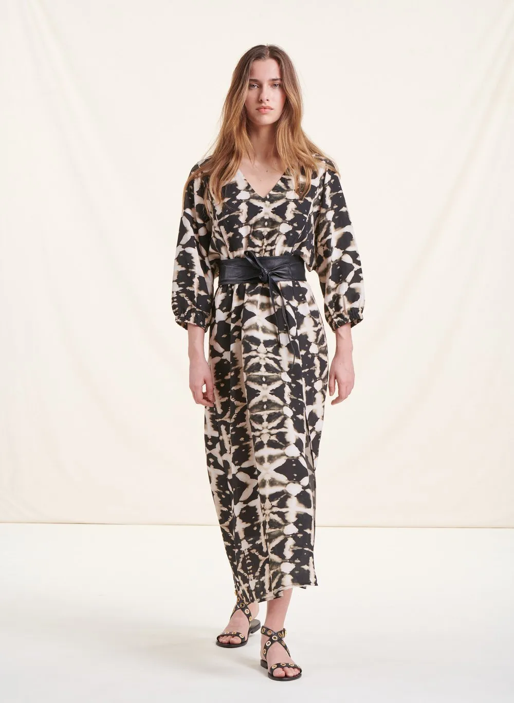 LA FEE MARABOUTEE Vestido largo estampado con cuello de pico en negro