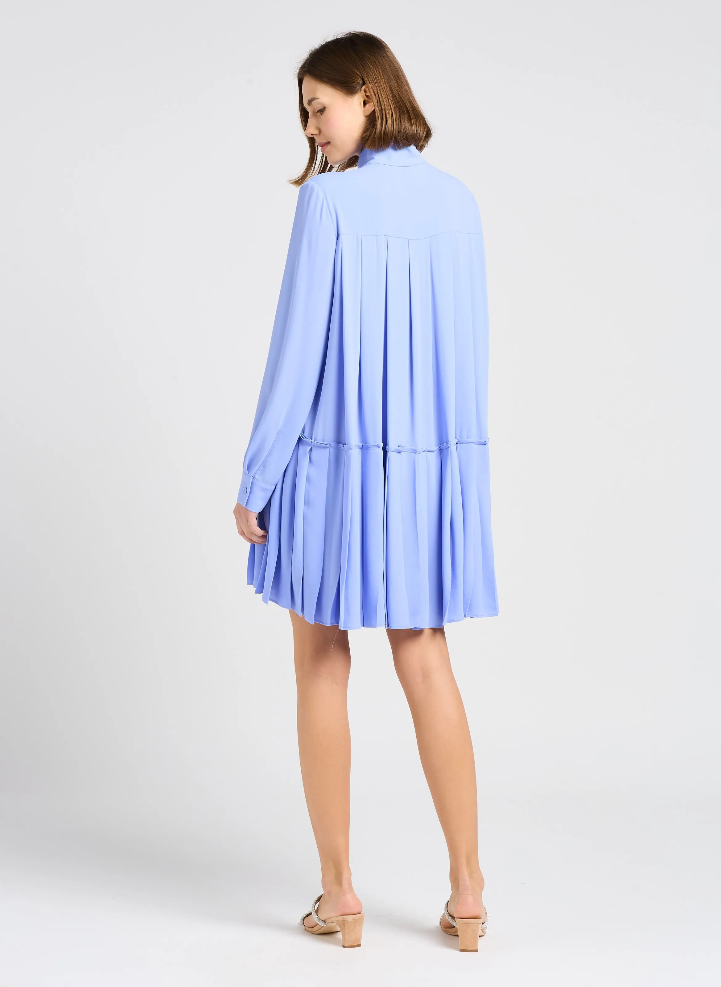 MARGAUX LONNBERG ARDEN  VESTIDO CORTO HOLGADO CON CUELLO ALTO EN VIOLETA