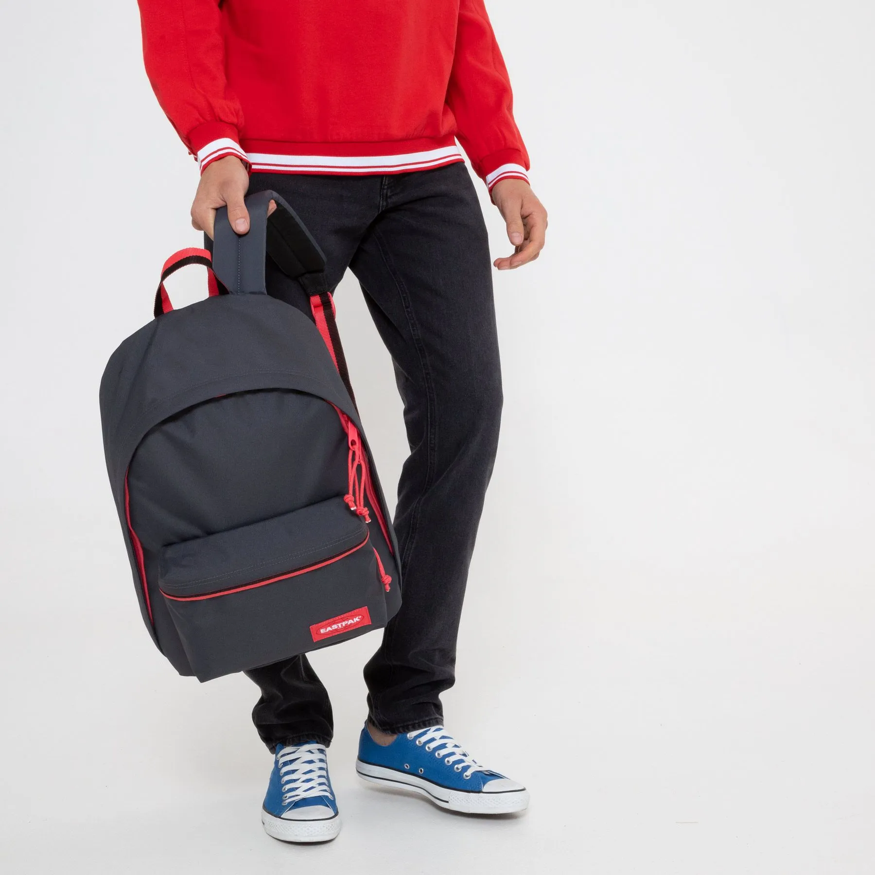 MOCHILA EASTPAK Out Of Office 27 litros con bolsillo ordenador EK767O03 Kontrast Peppy gris oscuro detalles rojos