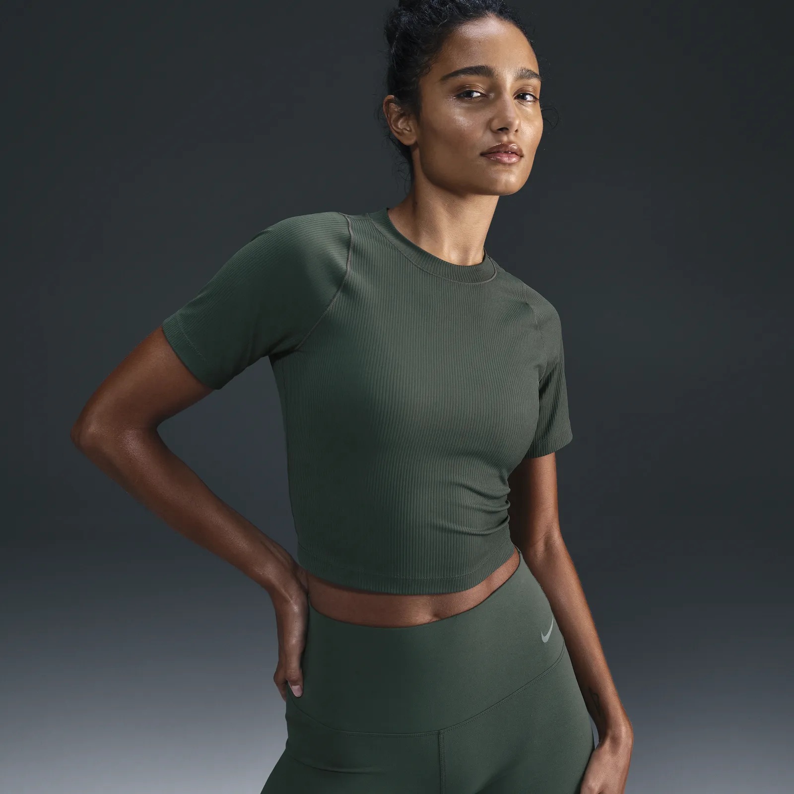 NIKE DRIFIT SHORT SLEEVE CROP TOP