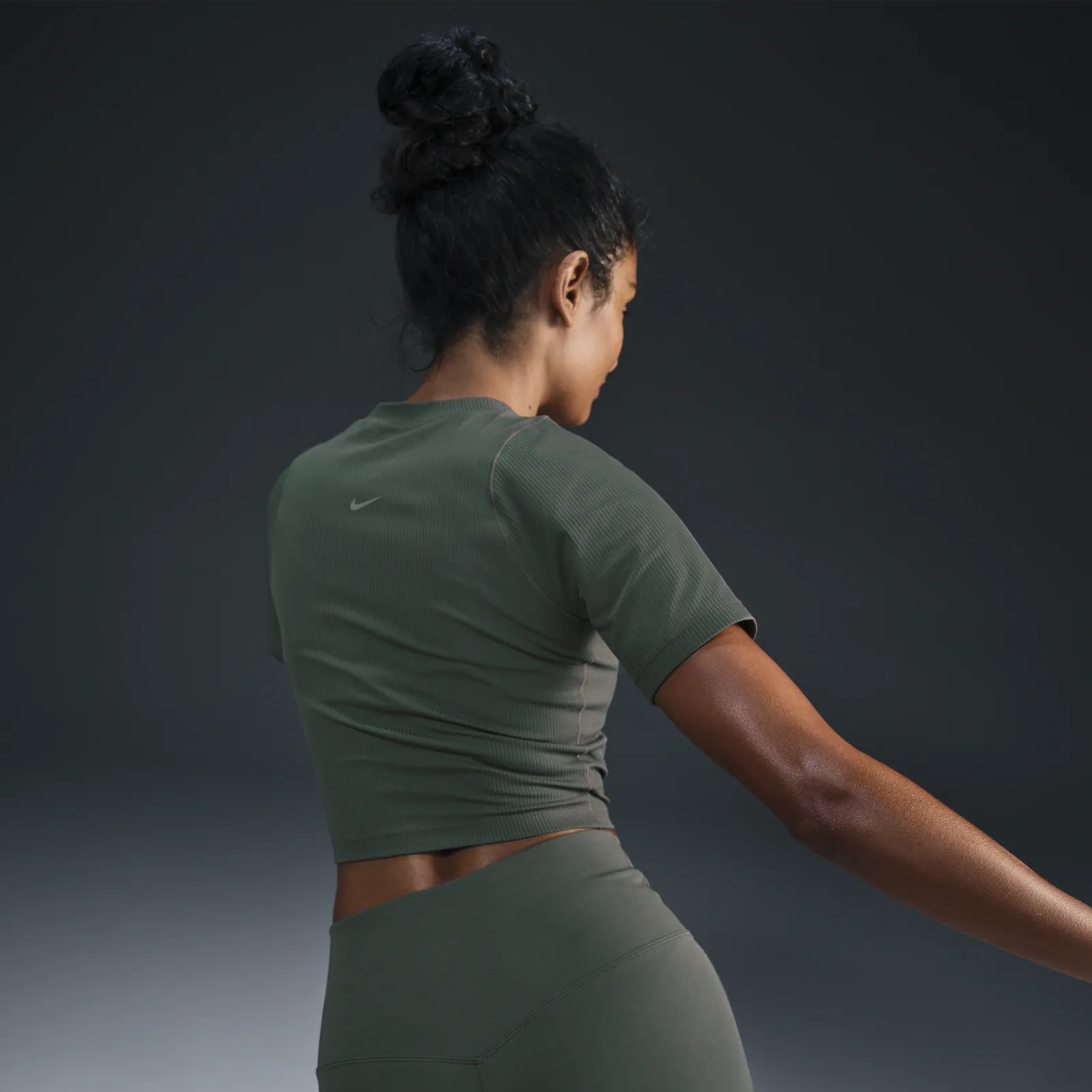 NIKE DRIFIT SHORT SLEEVE CROP TOP
