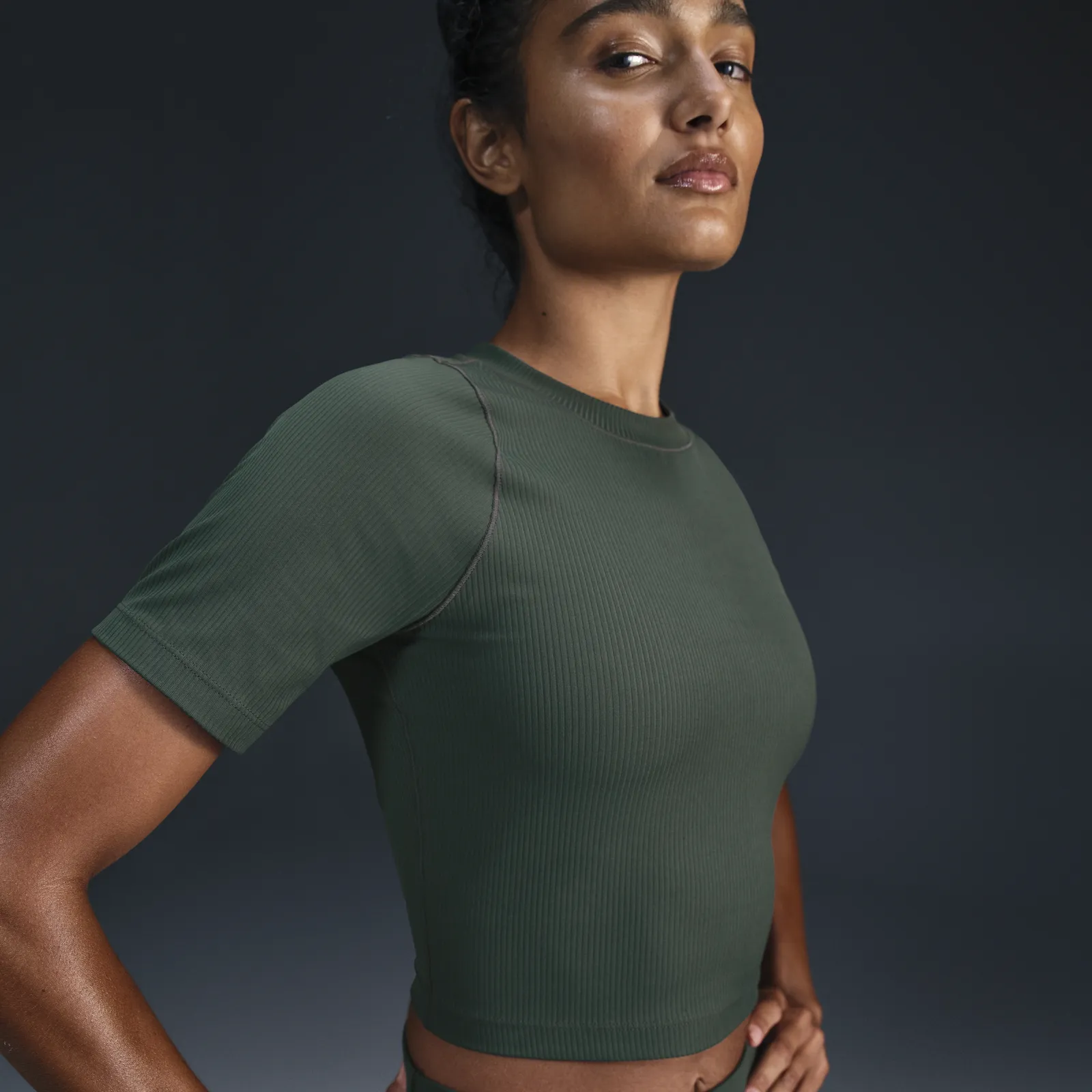 NIKE DRIFIT SHORT SLEEVE CROP TOP