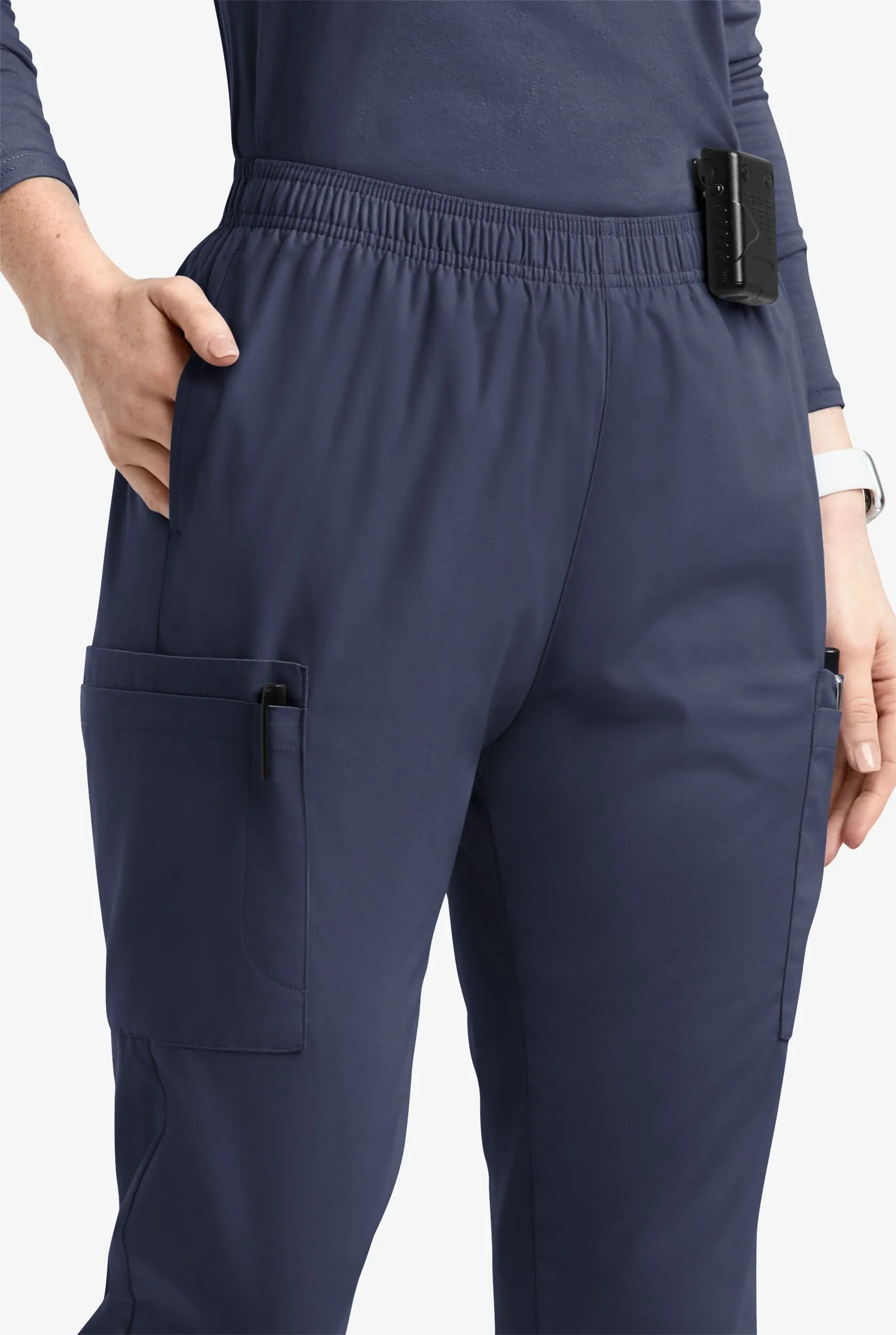 Pantalón médico Strictly Scrubs estilo jogger cargo con piernas pitillo y 7 bolsillos para mujer