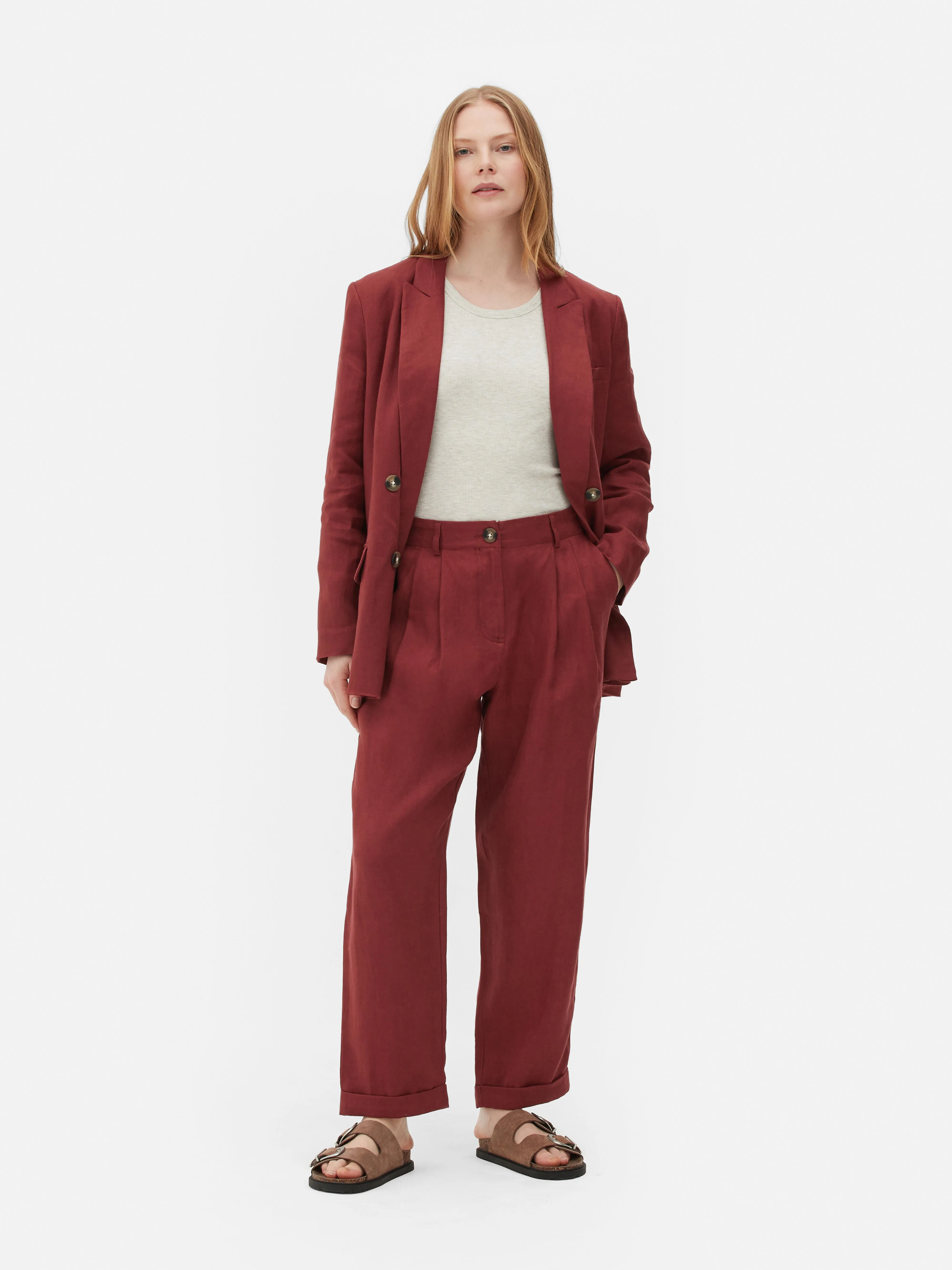 Pantalones de lino con pinzas de The Edit