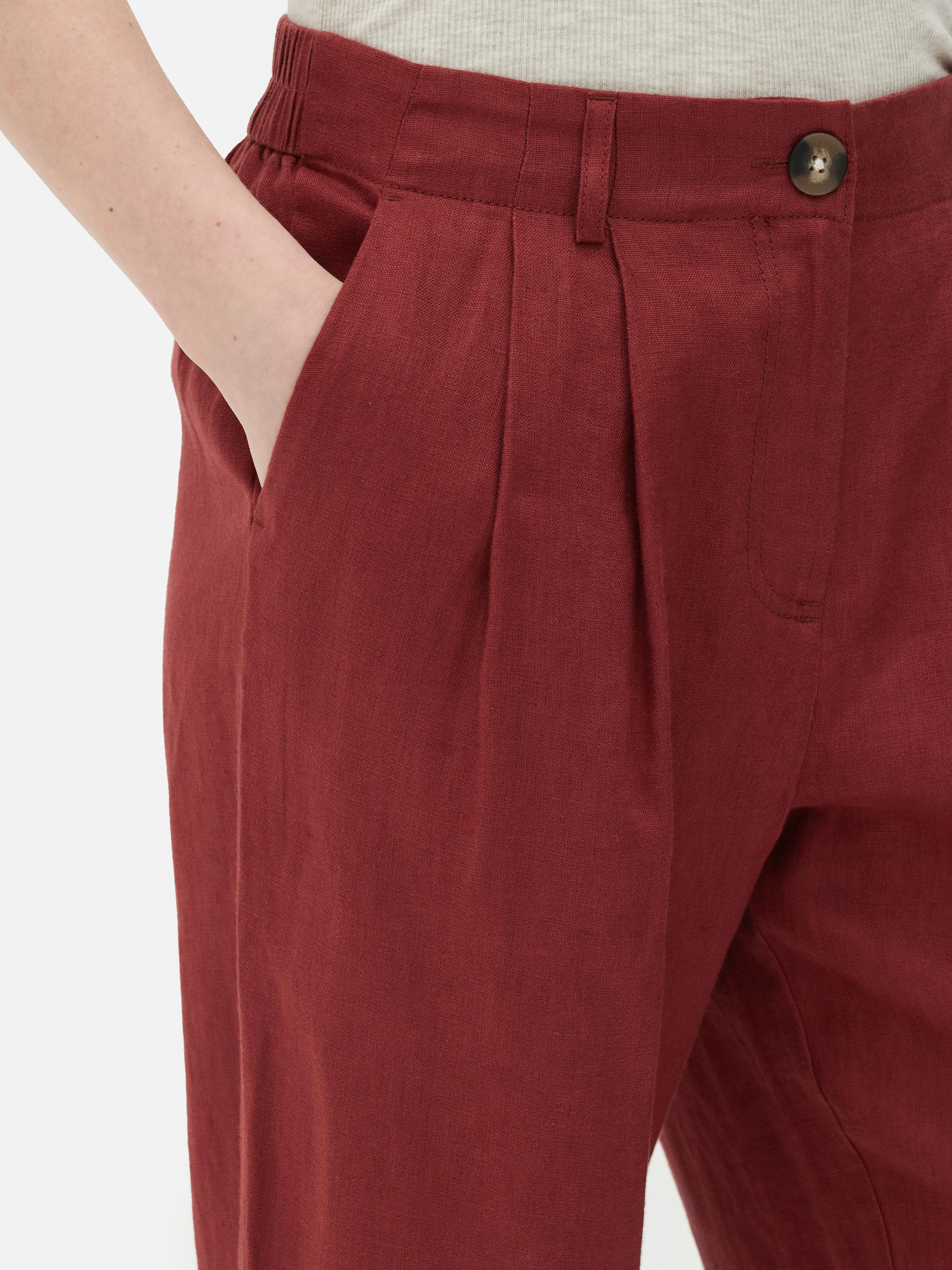 Pantalones de lino con pinzas de The Edit