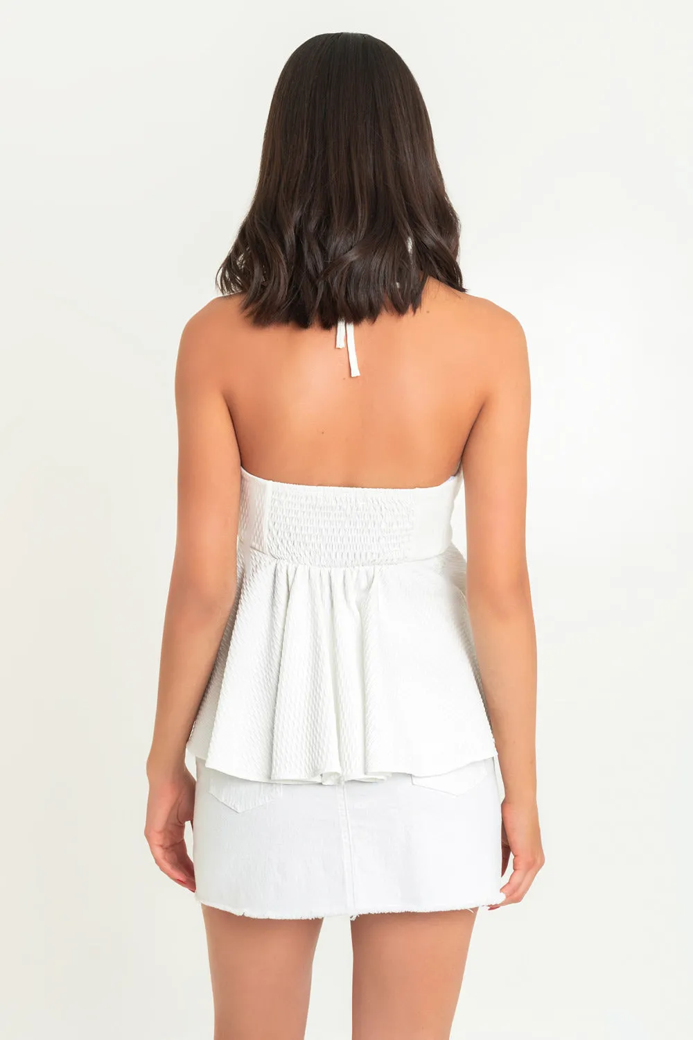 Top escote cut out de peplum con olanes