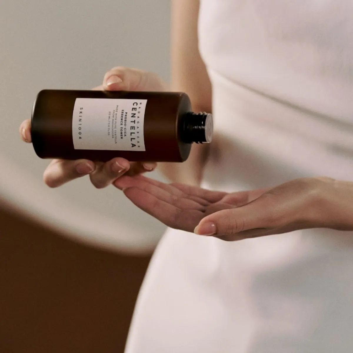 TóNICO SKIN1004 MADAGASCAR CENTELLA PROBIOCICA ESSENCE TONER 210ML
