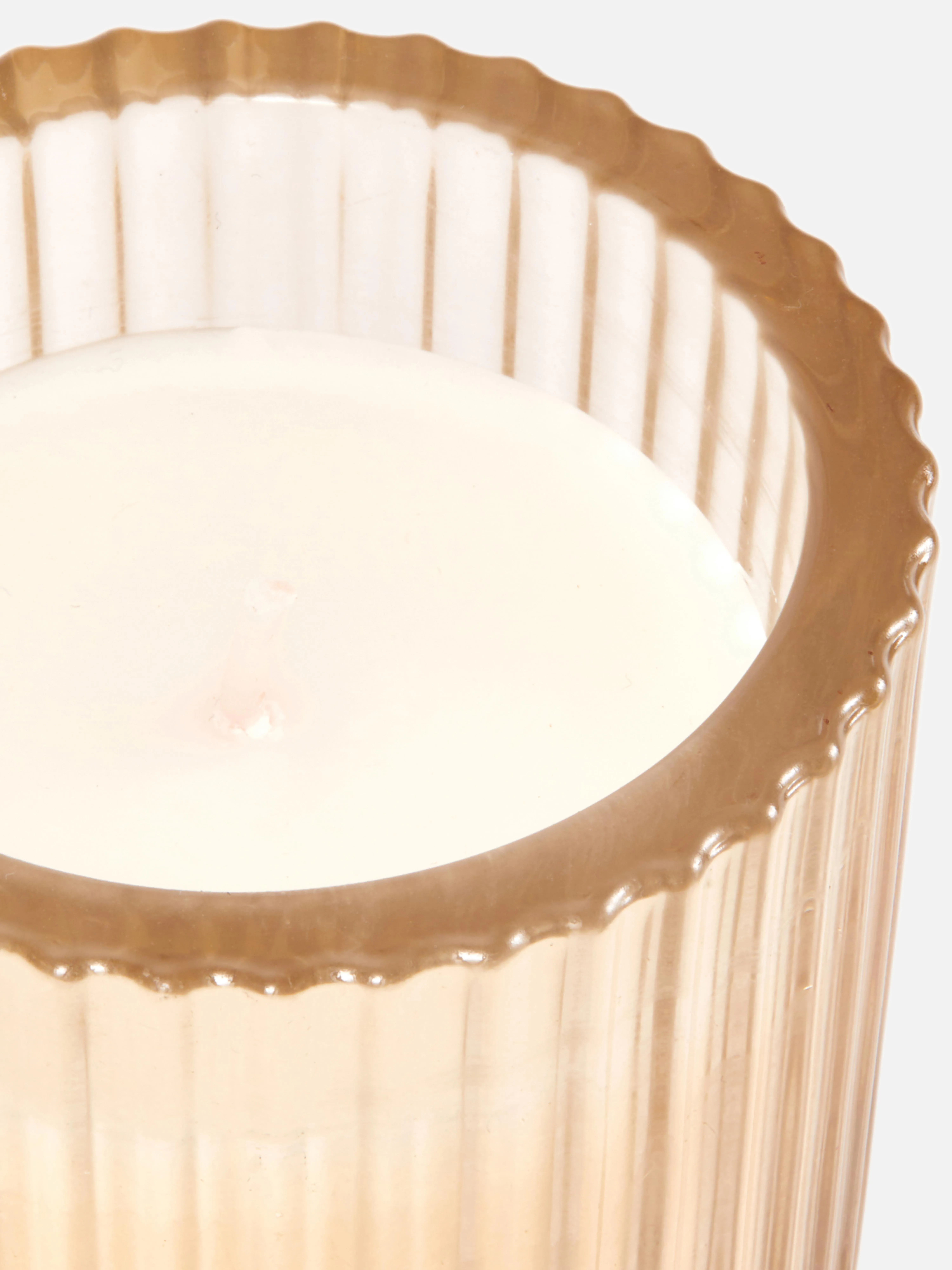 Vela en vaso de vidrio estriado