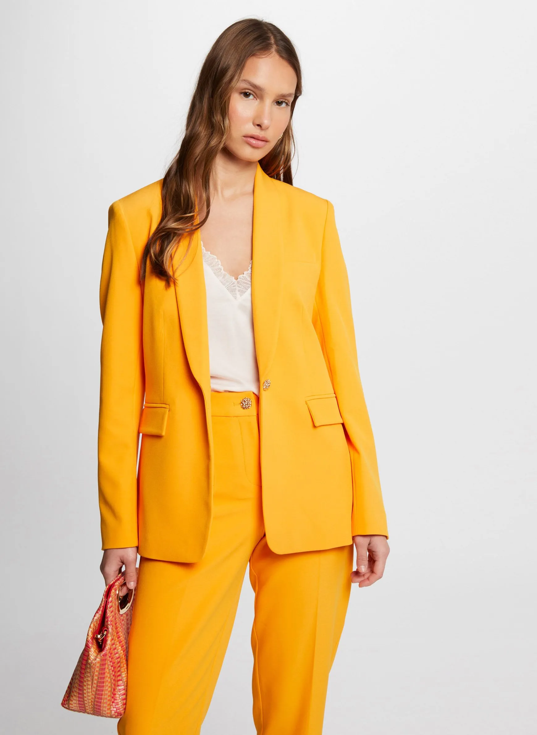VRELI.F  CHAQUETA SASTRE ENTALLADA EN NARANJA