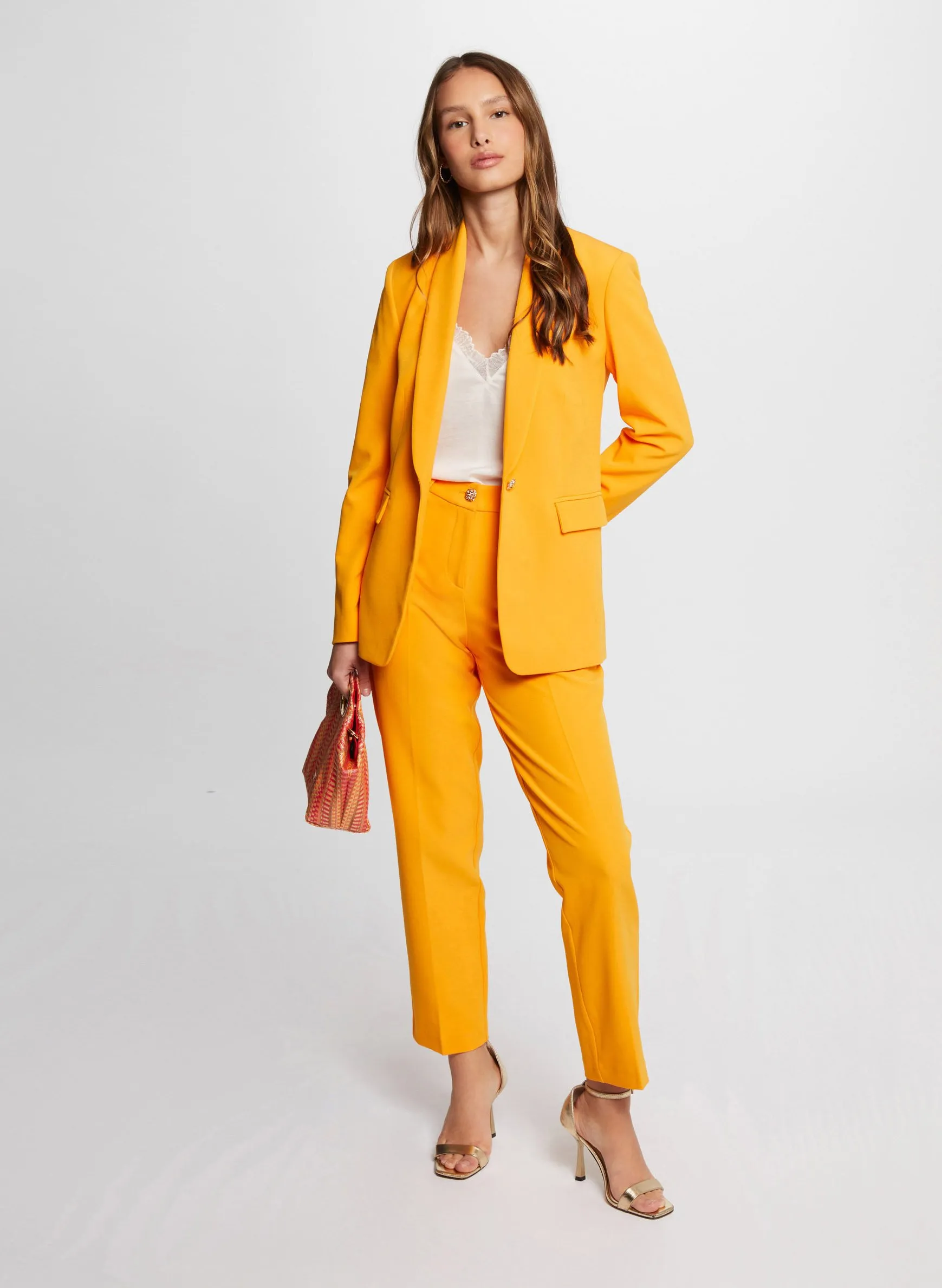 VRELI.F  CHAQUETA SASTRE ENTALLADA EN NARANJA
