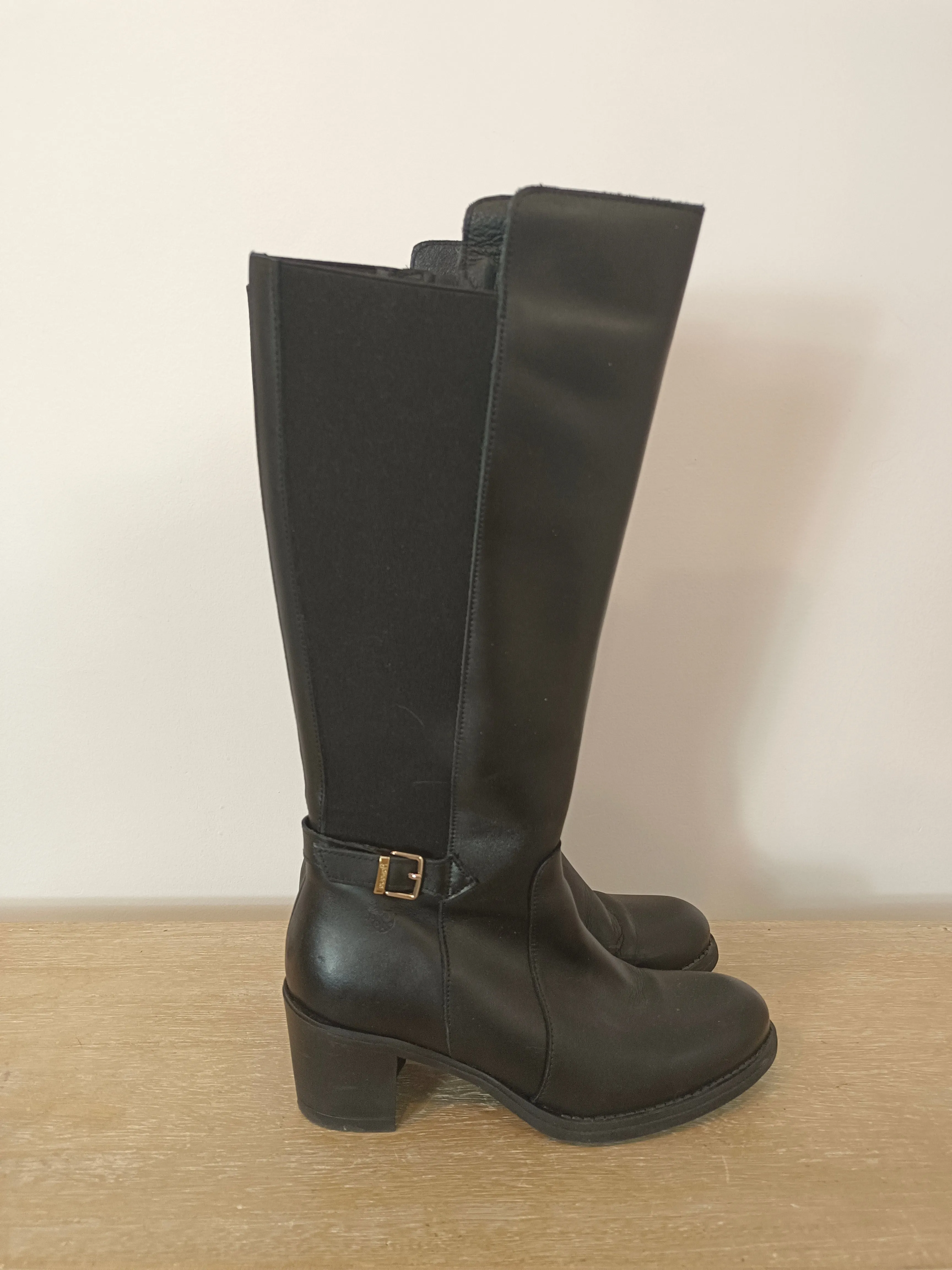 YOKONO. Botas altas doble textura. T 37