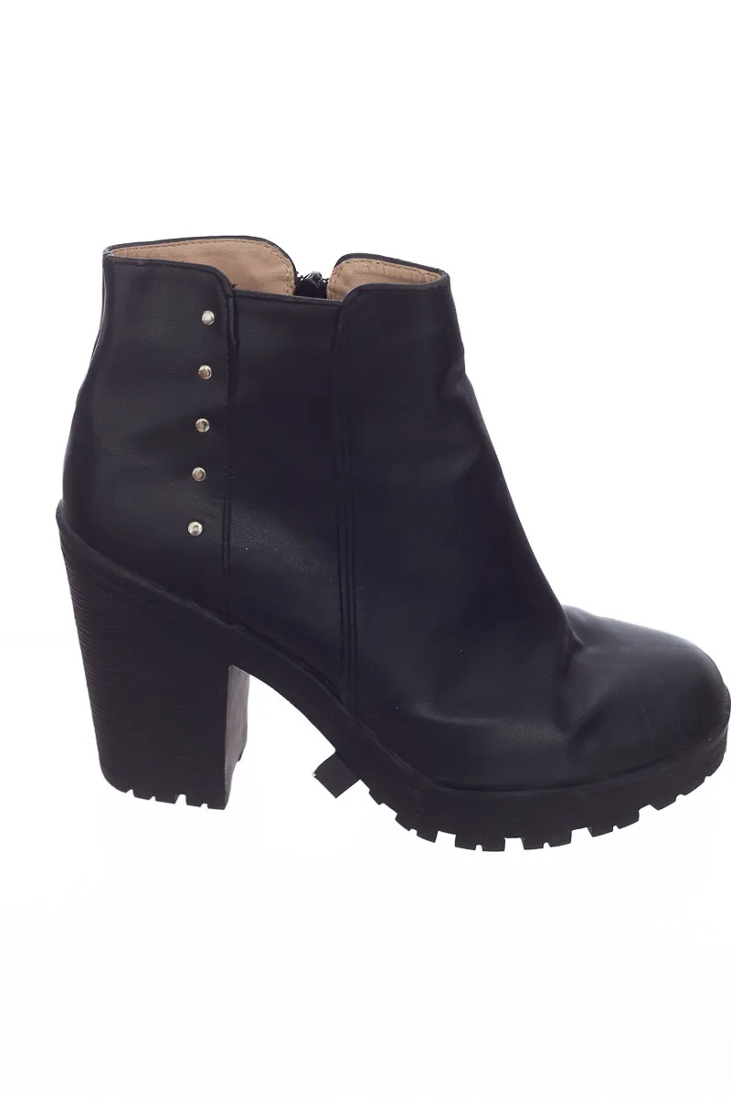 ZAPATOS COLOR NEGRO  LUJESAN